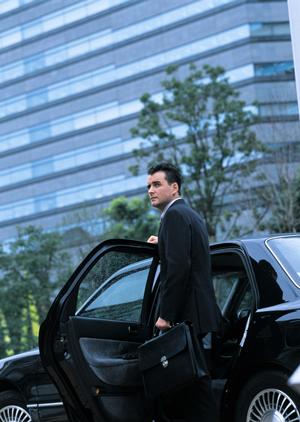 おしゃれな冬の必須アイテム！手頃な価格で古着とダウンコートをオンラインショッピング